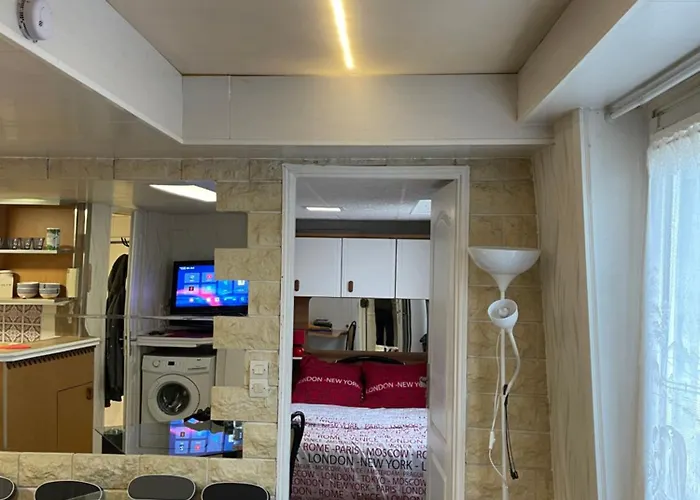 Apartment Roquette 1